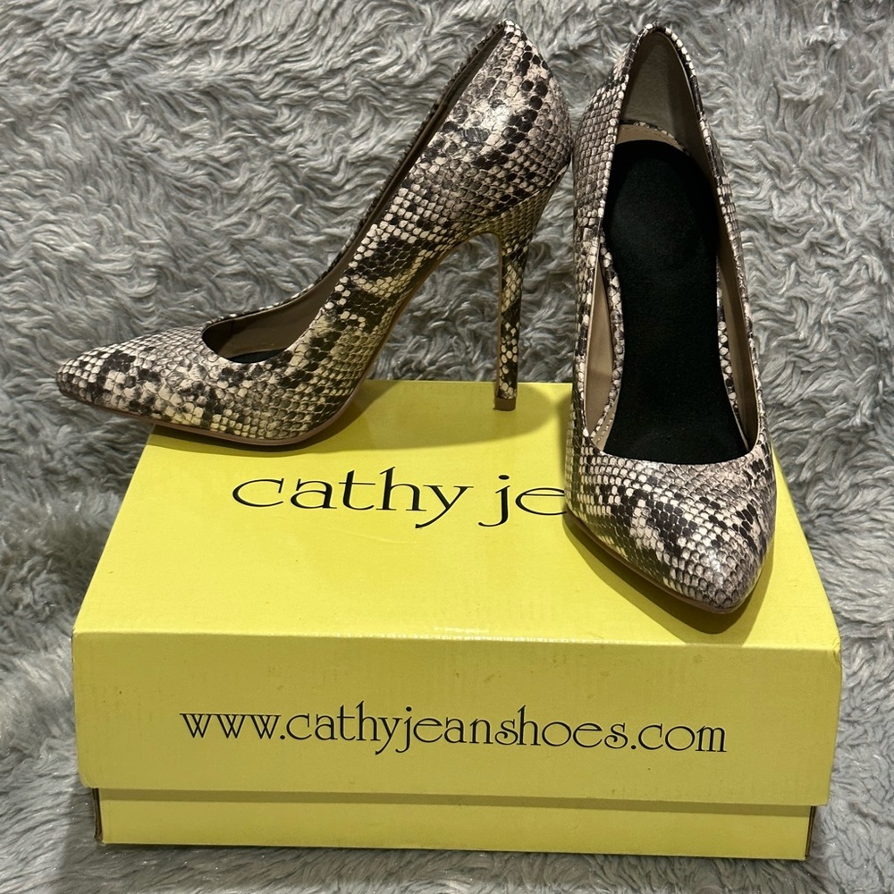 Cathy Jean Snakeskin heels, shoebox included, size 7.5 - Picture 3 of 6